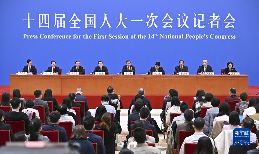 李強總理出席記者會并回答中外記者提問